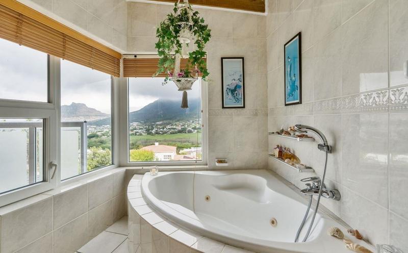 4 Bedroom Property for Sale in Hout Bay Western Cape